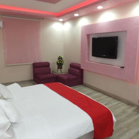 فندق ادوماتو Adomato Hotel Dawmat al-Jandal Ngoại thất bức ảnh