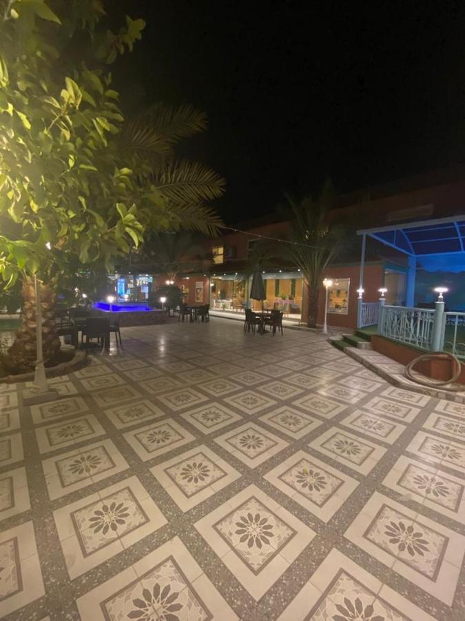 فندق ادوماتو Adomato Hotel Dawmat al-Jandal Ngoại thất bức ảnh