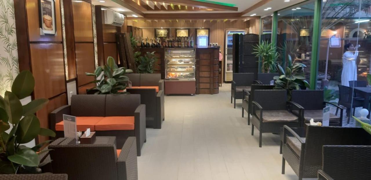 فندق ادوماتو Adomato Hotel Dawmat al-Jandal Ngoại thất bức ảnh